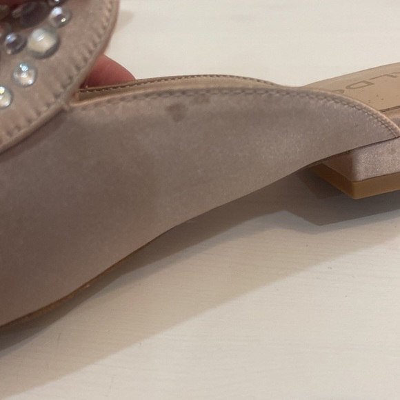 🔥5/$20🔥 Aldo Pink Satin Mules with Gems - Picture 12 of 16